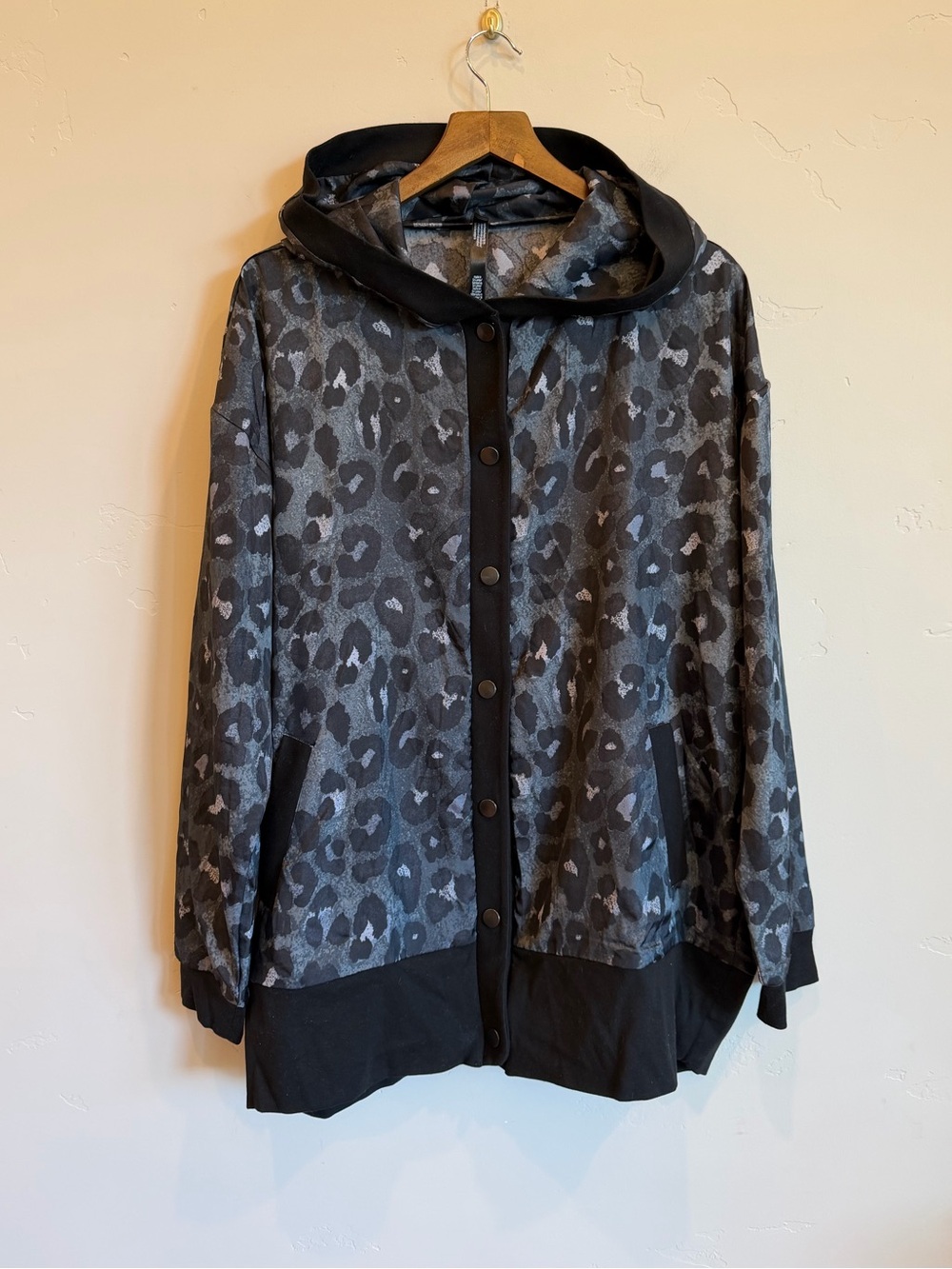 VICTORIA’S SECRET Sport Black Leopard Print Long Lightweight Hooded Jacket
